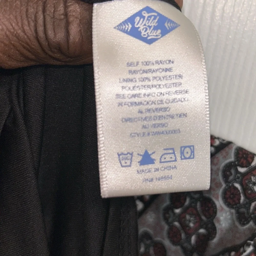 🦋Floral and Black Long Sleeve Juniors Romper 5/25$ - Picture 9 of 10